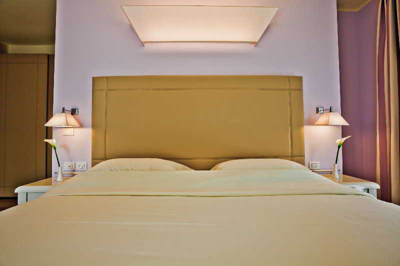Kristal Palace - Tonelli - Adult Friendly *