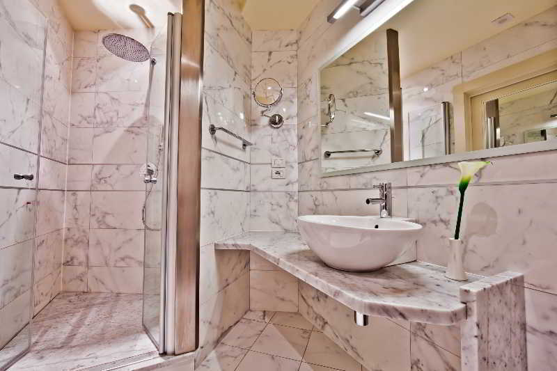 Kristal Palace - Tonelli - Adult Friendly